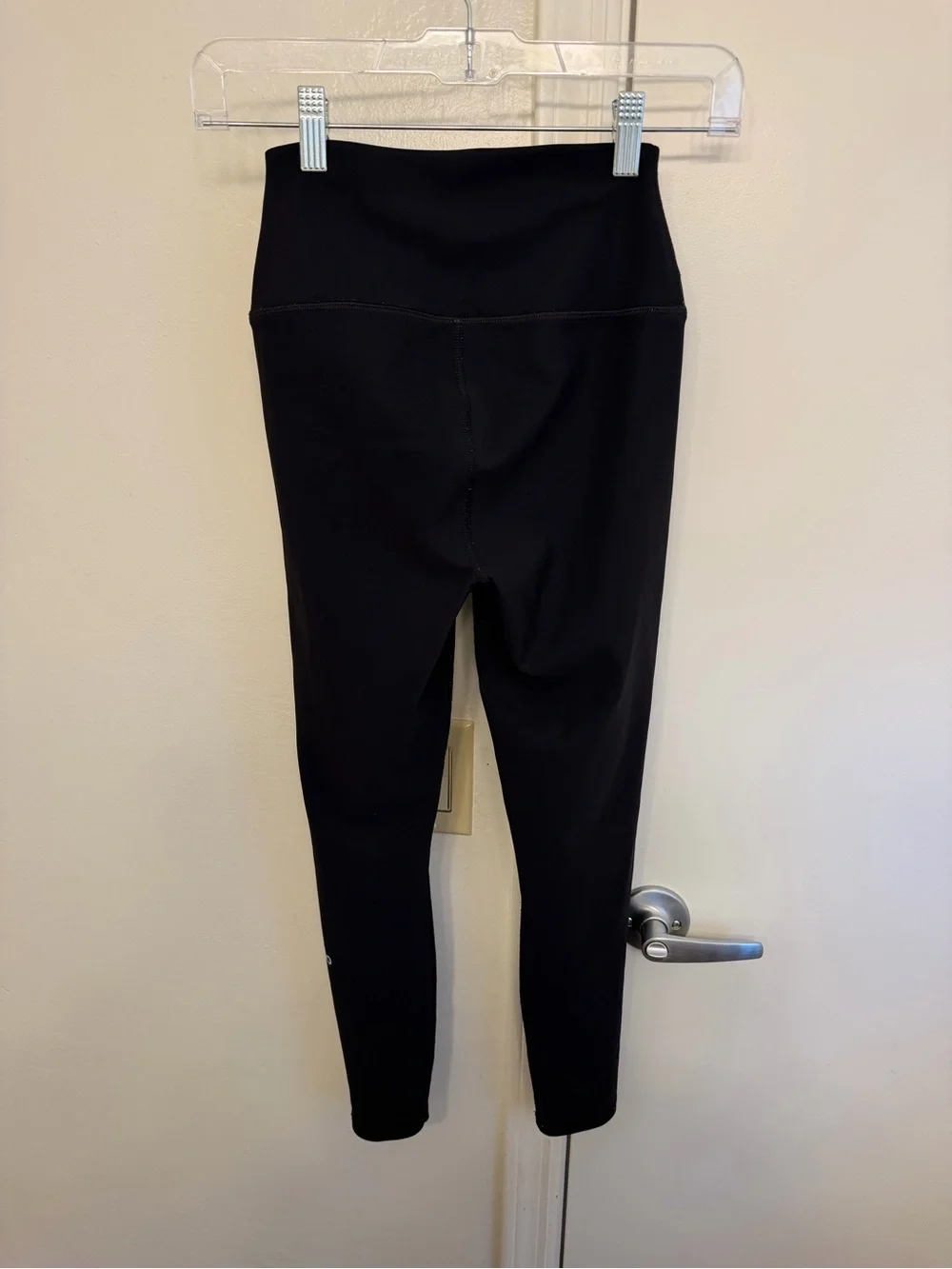 ALO Yoga Black Ripped Warrior Leggings Size Extra Small